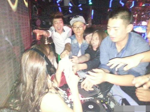 香港明星裸体写真,揭秘香港明星裸体写真背后的故事